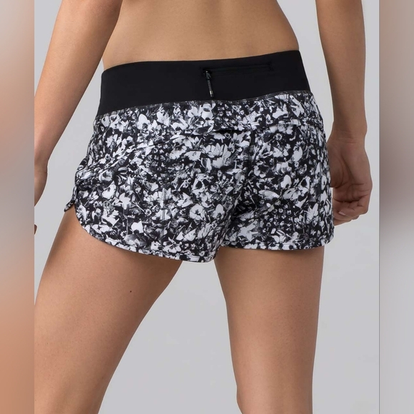 Lululemon Speed Short 4-way Stretch 2.5" Mash Up White Black Size 8 - Picture 2 of 10